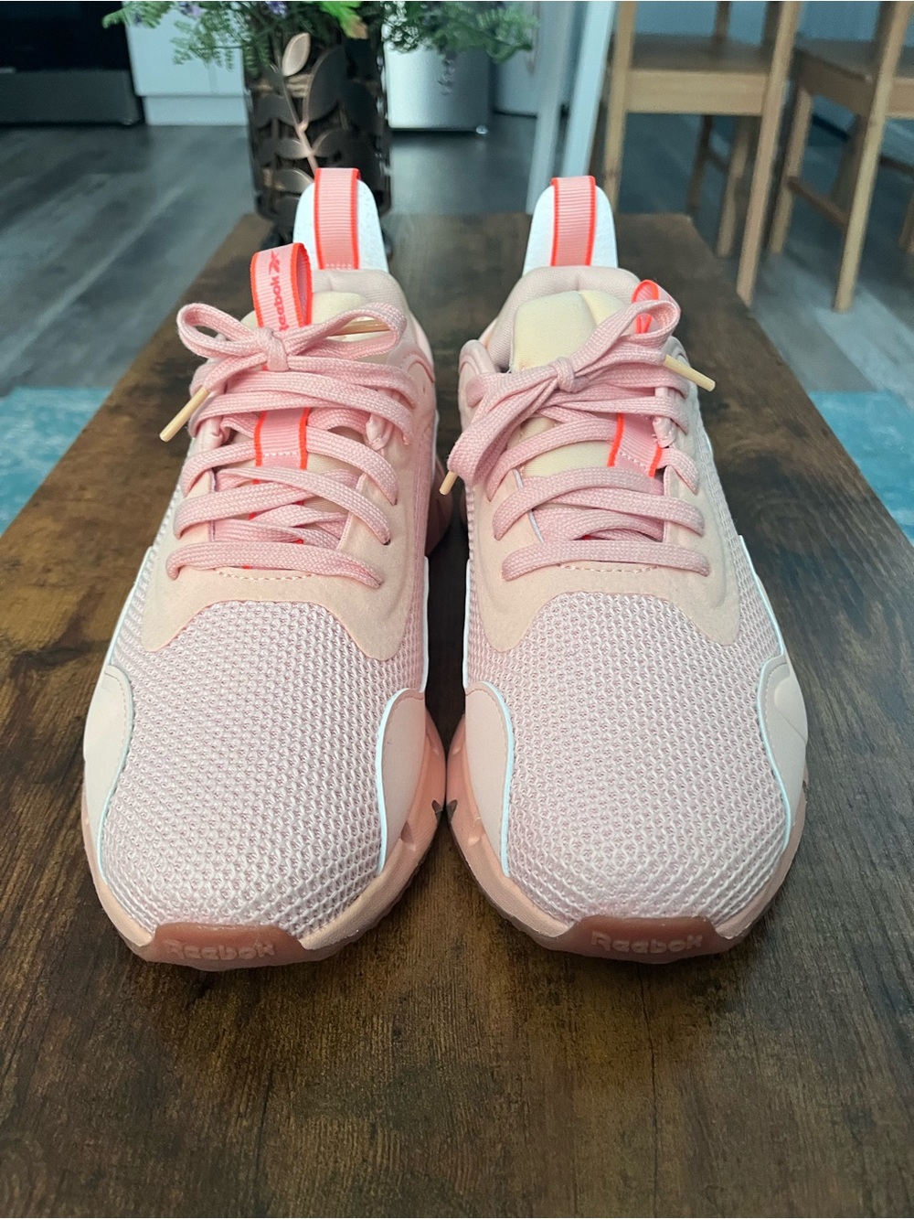 Reebok Zig Dynamica Pink and Coral Mesh Sneakers Size 9